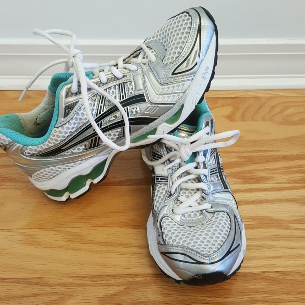 White and Gray Asics Gel-Kayano 14 Size 7.5